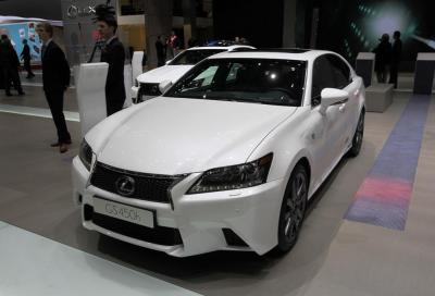 Lexus, a Ginevra la nuova IS Hybrid