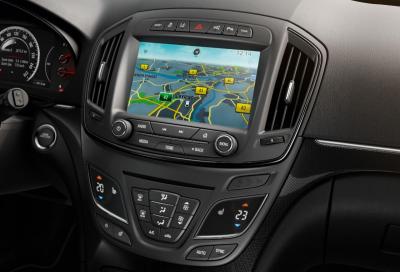 Opel Insignia, comandi più intuitivi 