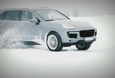 Video, i test su neve e ghiaccio della Cayenne Turbo S