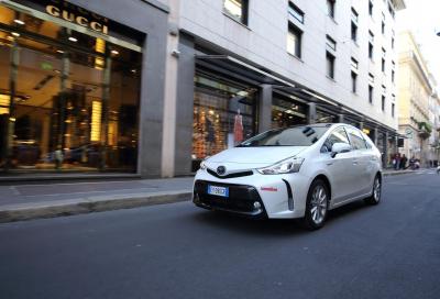 Toyota Prius+ Style, regina in città 