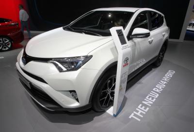 Nuovo Toyota RAV4, ora anche Hybrid 