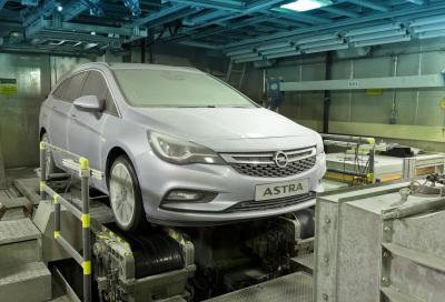 Opel, la nuova Astra Sports Tourer nella camera climatica