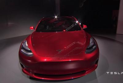 Tesla presenta la nuova Model 3
