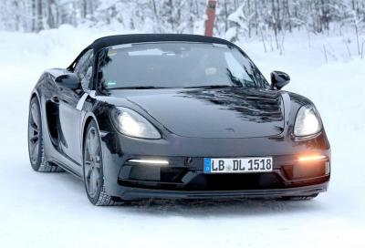 Porsche 718 Boxster: la Spyder in azione sulla neve