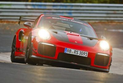 Porsche 911 GT2 RS: con la MR è di nuovo record all’Inferno Verde
