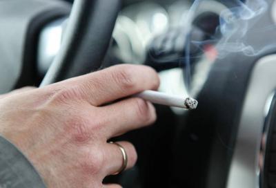 Fumo in auto: potrebbe essere totalmente vietato