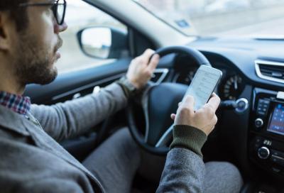 Smartphone alla guida: per ora nessun cambiamento