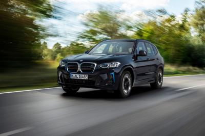 BMW presenta la nuova iX3