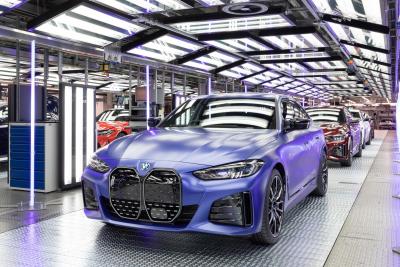 BMW, così viene prodotta la nuova i4 nello stabilimento di Monaco