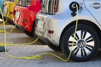 Tornano gli incentivi per le auto elettriche ed ibride plug-in a basse emissioni