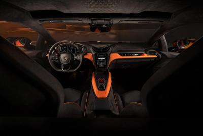 Lamborghini Revuelto: 13 modalità di guida per la super sportiva ibrida plug-in