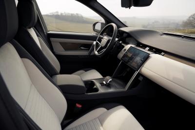 Land Rover Discovery Sport MY 2024: interni più lussuosi