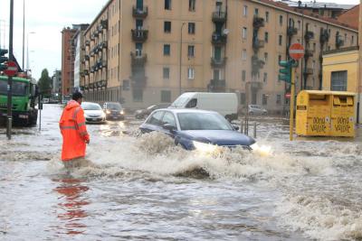 Maltempo e assicurazioni auto: come proteggere il vostro veicolo da alluvioni e grandine