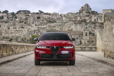 Alfa Romeo Tonale Tributo Italiano protagonista di uno spot televisivo