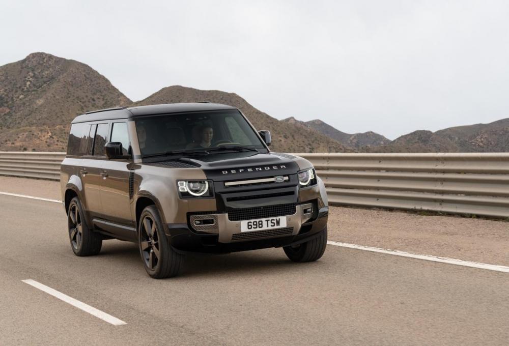 Land Rover Defender 2024: quando off-road duro e lusso si fondono 