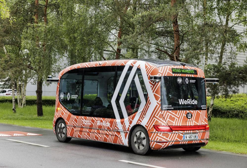 Renault protagonista al Roland-Garros con minibus a guida completamente autonoma